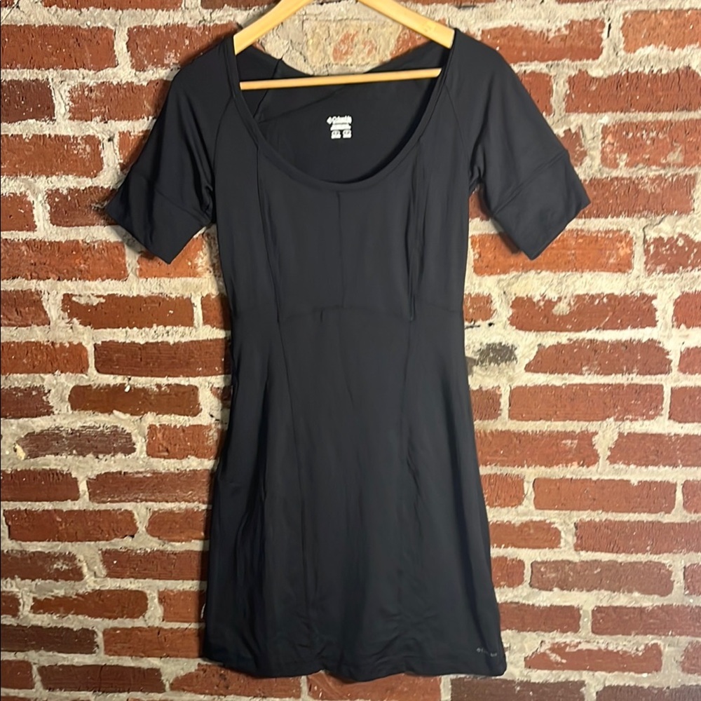 Columbia Black Short Sleeve Athletic Dress
